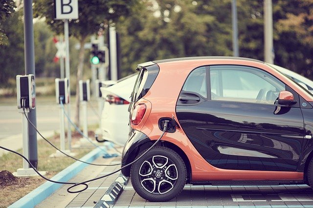 En Medellín habrán estacionamientos regulados para vehículos eléctricos