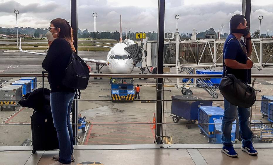 Investigarán aerolíneas que cancelaron vuelos