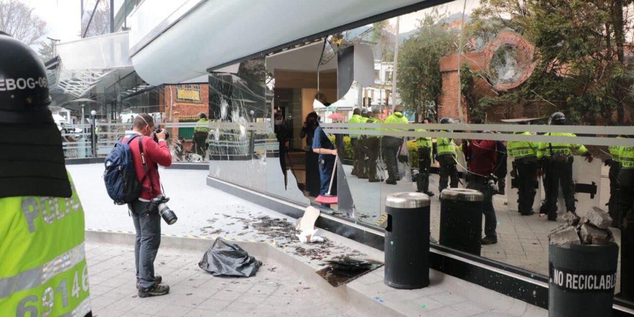 Violencia en Bogotá: Manifestantes atacaron hotel Radisson, sede del Foro de Madrid