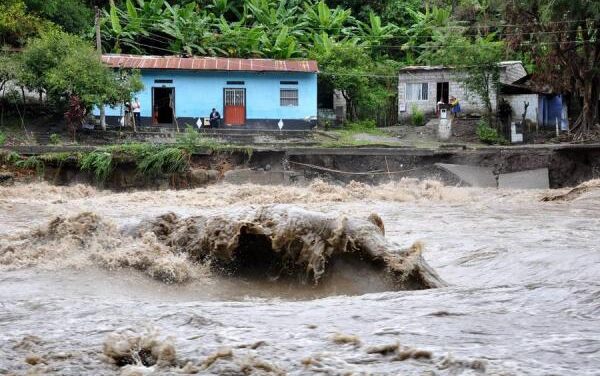 Crece números de damnificados y desaparecidos por ola invernal en Antioquia
