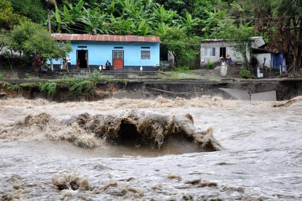 Crece números de damnificados y desaparecidos por ola invernal en Antioquia