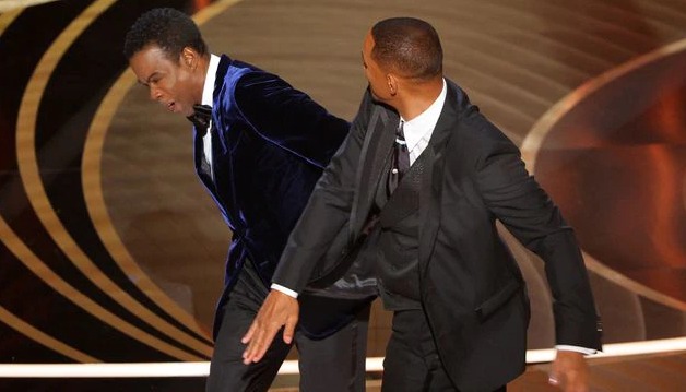 Will Smith se disculpa con Chris Rock, tras bofetada en los Premios Óscar