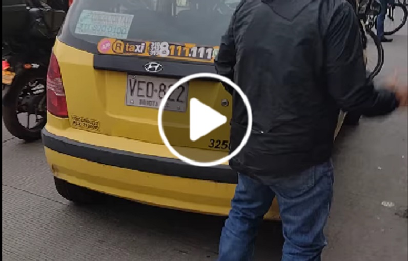 Indignante: Taxista en Bogotá agredió a dos mujeres porque le pidieron cambiar la ruta [VIDEO]