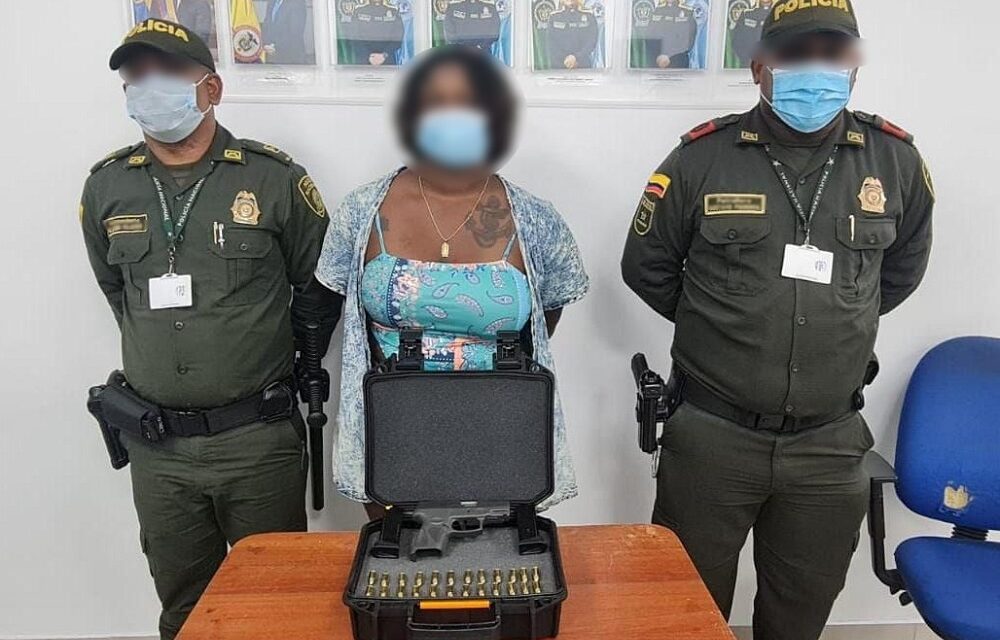 Mujer que cargaba arma de fuego en su equipaje fue capturada en Cartagena