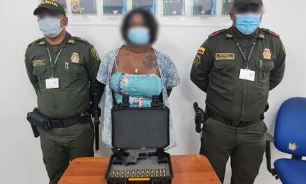 Mujer que cargaba arma de fuego en su equipaje fue capturada en Cartagena