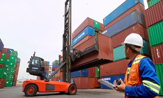 Economía colombiana creció 2,9 % en octubre impulsada por comercio y servicios