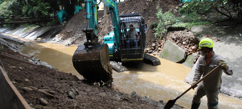 En Medellín, se adelantan intervenciones en las quebradas para mitigar riesgos por la temporada de lluvias