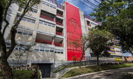 Avanza la educación: imponente y colorida, así quedó la Sección Escuela Alejandro Echavarría en Medellín
