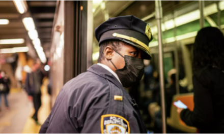 La Policia de Nueva York solicita información del sospechoso de tiroteo en el metro, que dejó 10 heridos de bala