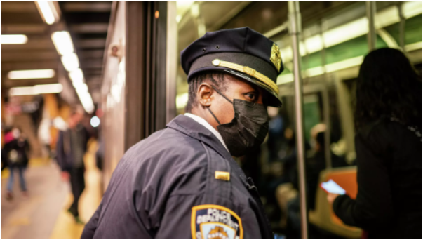 La Policia de Nueva York solicita información del sospechoso de tiroteo en el metro, que dejó 10 heridos de bala