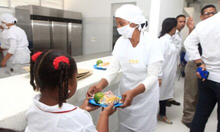 Estudiantes de colegios oficiales en Cartagena siguen sin alimentación: grave denuncia desde el Concejo