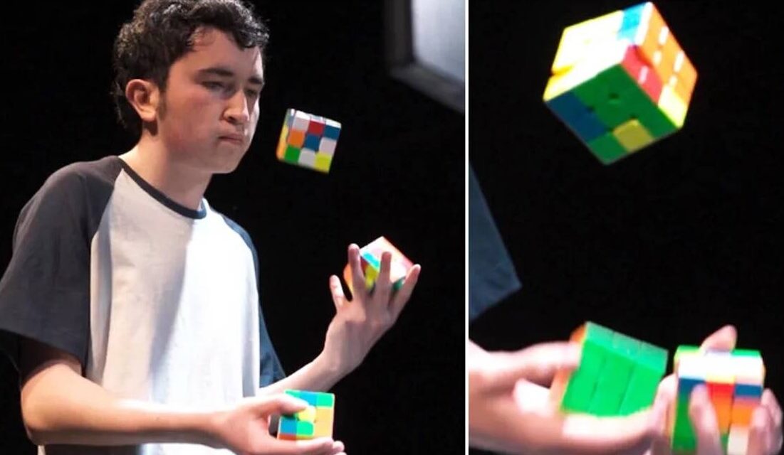 Increíble: joven colombiano superó récord Guinness al armar tres cubos Rubik haciendo malabares
