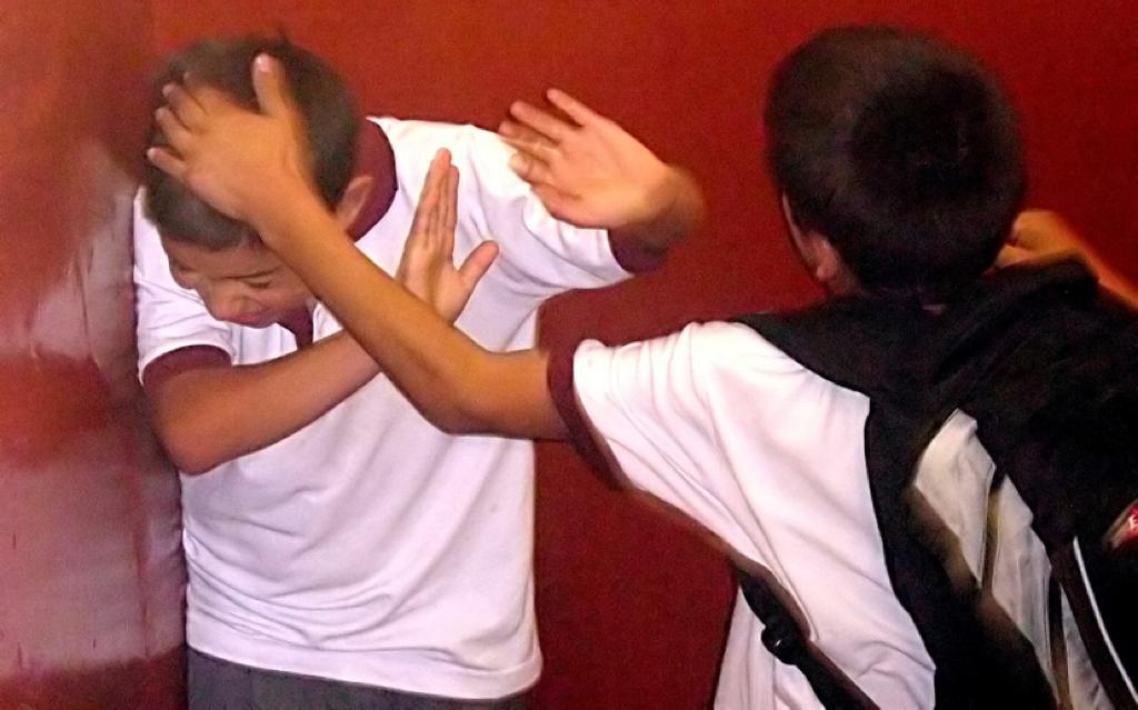 Joven de 15 años fue golpeado por sus compañeros hasta perder el conocimiento