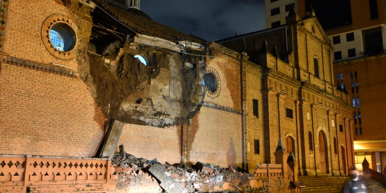 Se desplomó parte de la fachada de la Iglesia de San Francisco en Cali: invierno pudo ser la causa del suceso [VIDEO]