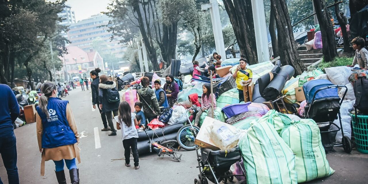 En Bogotá: más de 800 indígenas fueron trasladados al Parque la Florida