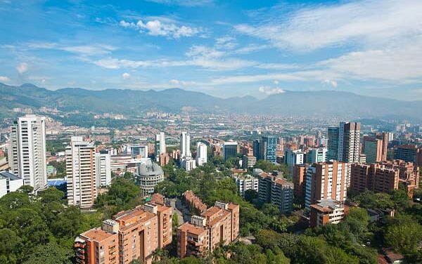 Con $183.000 millones, Medellín logró cifra histórica de recaudo por impuesto de Industria y Comercio en el último mes
