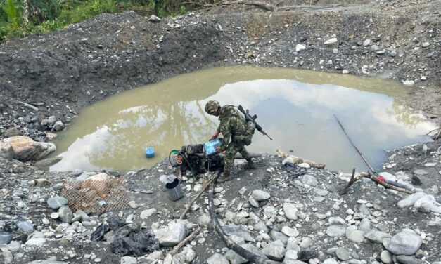 Armada de Colombia destruyó maquinaria dedicada a la explotación ilegal minera en Buenaventura, Valle del Cauca