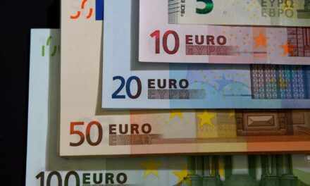 El euro cae por debajo de 1,01 dólares por primera vez en los últimos 20 años: Hay alarma en el ‘Viejo Continente’