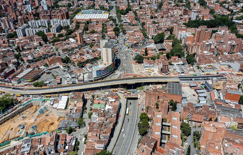 Más obras en Medellín: avanzan los preparativos para habilitar el paso vehicular del intercambio de San Juan