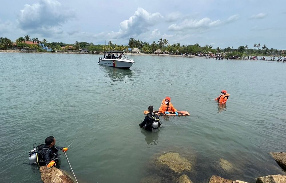 Armada rescató en Cartagena a hombre que naufragaba en el mar: están tras la búsqueda de un desaparecido