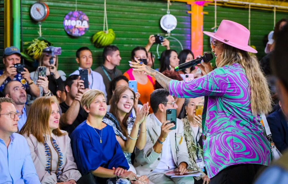 Moda al Barrio convirtió una plaza de mercado en Medellín en pasarela: futura Primera Dama, presente