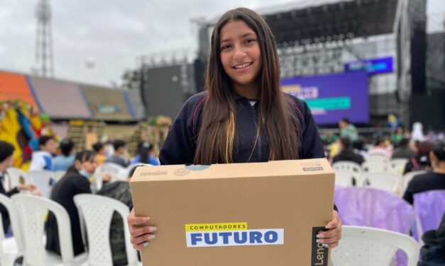 Con 25.000 Computadores Futuro, Medellín hizo la entrega más grande de equipos a estudiantes de instituciones educativas