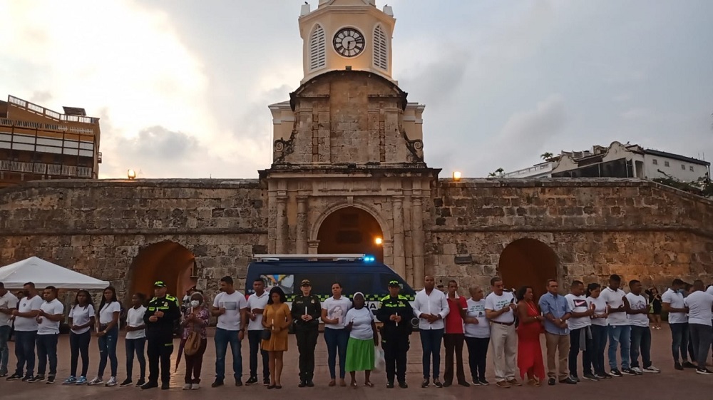 Con Velatón, policía de Cartagena recibió apoyo de la comunidad: repudio a ataques del ‘Clan del Golfo’