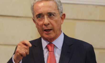 Alvaro Uribe Velez felicita crecimiento económico del país