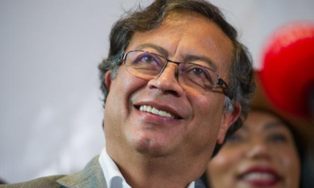 En pleno discurso de Gustavo Petro, soldado se desmaya 