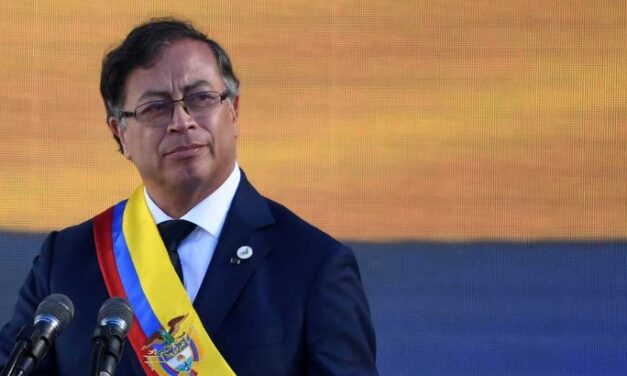 Petro deberá negociar con 20.000 integrantes de varias estructuras criminales para la paz total