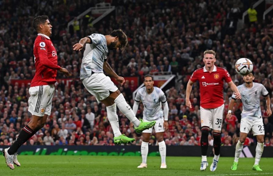 En la Premier League, Manchester United resurgió entre las cenizas con una victoria ante el Liverpool