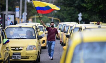 Taxistas advierten habrá paro si la gasolina llega a $18.000