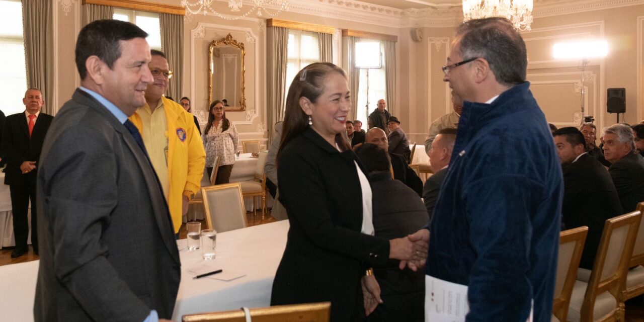 El Presidente Gustavo Petro anunció  noticias positivas tras reuniones con gremios de taxistas y transporte de carga