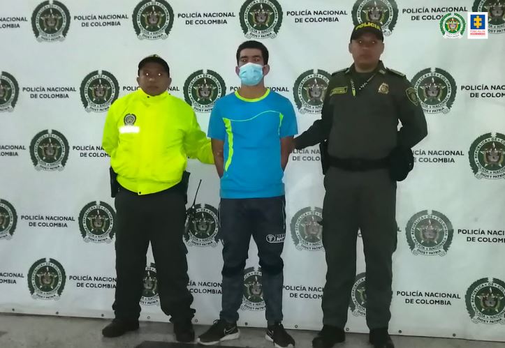 Dos hombres que al parecer participaron en  atraco a estación de gasolina fueron llevados a la cárcel