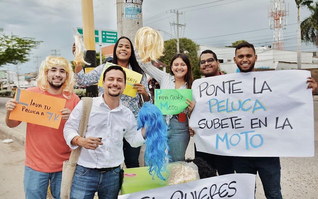 Cartagena: hombres se disfrazan de mujer para poder montar en moto