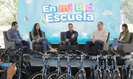 Gobernador de Antioquia entregó simbólicamente a 62 municipios, 6.000 bicicletas que hacen parte de la estrategia “En Bici a la Escuela”