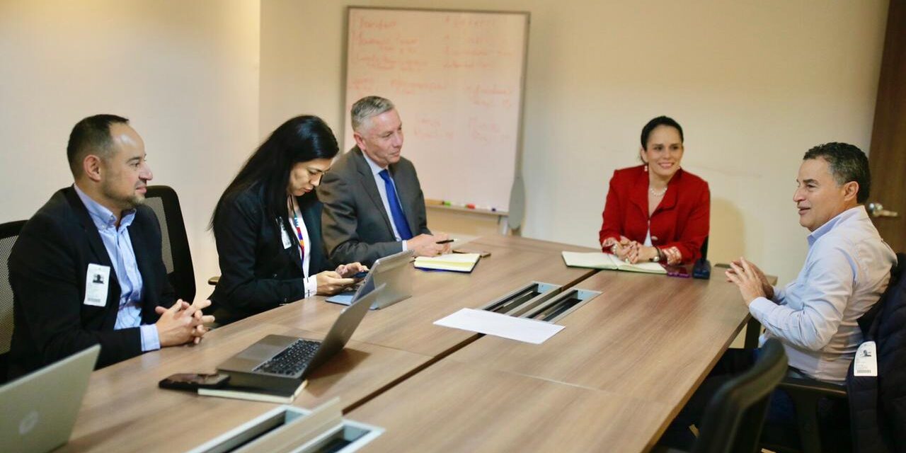Gobiernos Nacional y Departamental de Antioquia buscan soluciones conjuntas a problemáticas planteadas por las comunidades respecto a las vías 4G