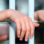 Condenado a 14 años por hacerse pasar por mujer y abusar de una menor en Medellín