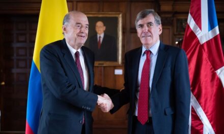 El Canciller Álvaro Leyva y el Subsecretario de Estado y Ministro del Reino Unido para las Américas, David Rutley, se reunen para evaluar las relaciones bilaterales y establecer nuevos acuerdos