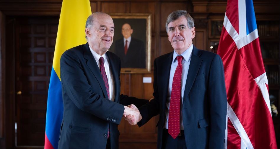 El Canciller Álvaro Leyva y el Subsecretario de Estado y Ministro del Reino Unido para las Américas, David Rutley, se reunen para evaluar las relaciones bilaterales y establecer nuevos acuerdos