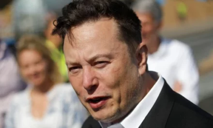 Elon Musk llamado ante  tribunal para defender sus millonarias  ganancias en Tesla