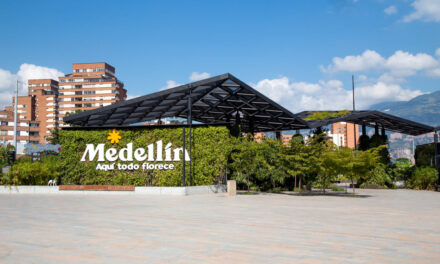 Medellín, un destino turístico inteligente que los visitantes aplauden