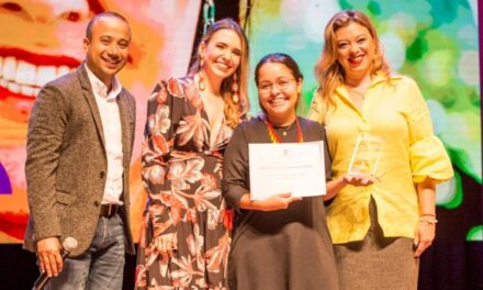 Medellín reconoció a las mujeres por su talento y liderazgo en la Gran Noche de las Mujeres