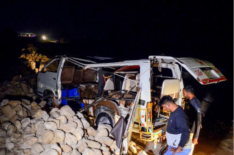 Tragedia en Pakistán: Veinte personas murieron, 11 de ellas niños, tras accidente de tránsito en autobús