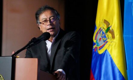 Presidente Petro propuso al sector financiero invertir, junto con el Estado, en sectores generadores de riqueza: agro, industria, construcción y turismo