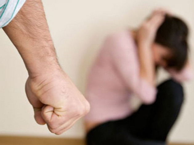 Denuncian suspensión de defensa legal para mujeres víctimas de violencia en Medellín