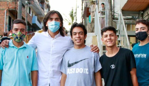 El empresario Albert Corredor denuncia seguimientos ilegales de grupos de extrema derecha en comedores comunitarios.