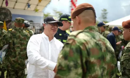 “Cuando se construye la alianza entre las Fuerzas Militares y el pueblo la paz es posible”: Presidente Petro