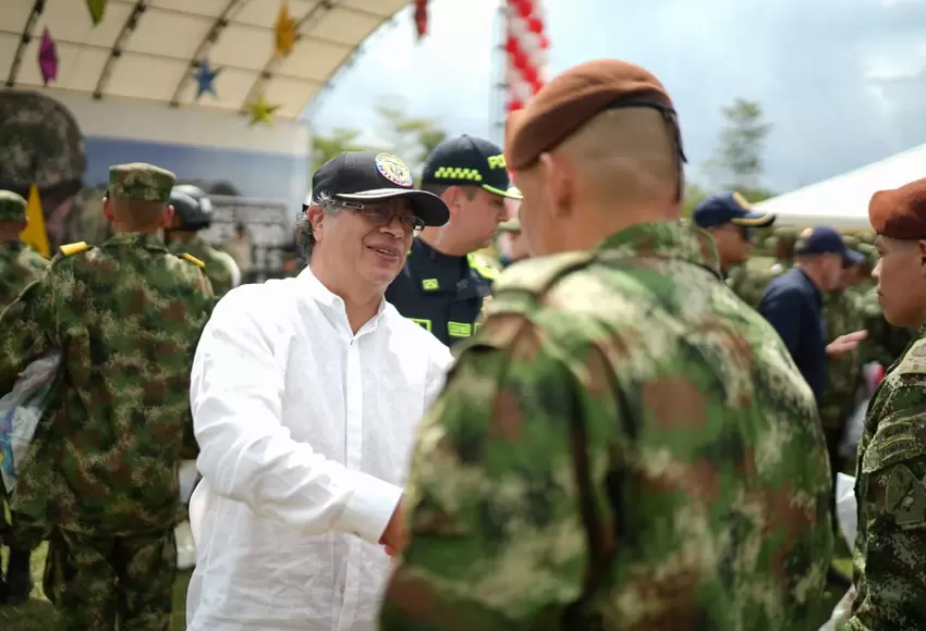 “Cuando se construye la alianza entre las Fuerzas Militares y el pueblo la paz es posible”: Presidente Petro