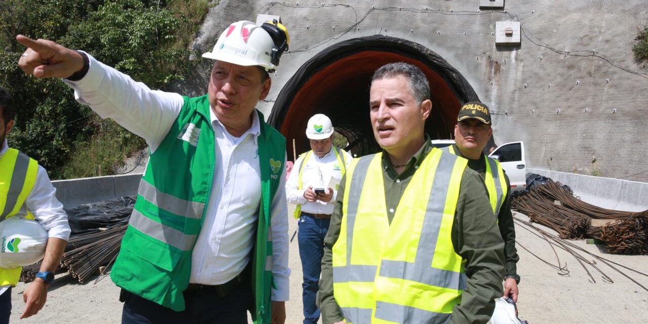 Gobernador y diputados de Antioquia visitaron las obras del túnel Guillermo Gaviria Echeverri